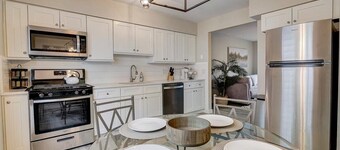 Beautiful and Comfortable 2 Bedroom Home 10 minutes from Beach