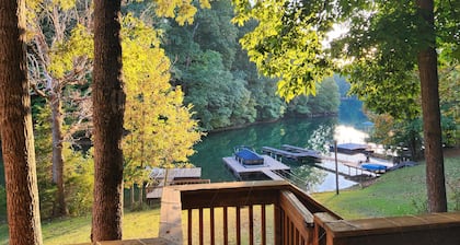 Keowee Adventures ~ Peaceful Lakefront Home on Keowee ~ 7 Miles from Clemson!
