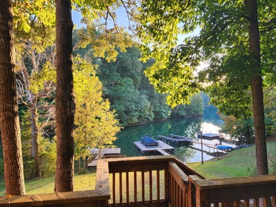 Keowee Adventures ~ Peaceful Lakefront Home on Keowee ~ 7 Miles from Clemson!