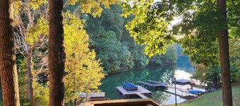 Keowee Adventures ~ Peaceful Lakefront Home on Keowee ~ 7 Miles from Clemson!