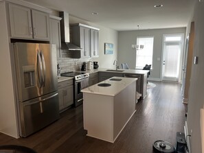 Refrigerador, microondas, horno, placa de cocina