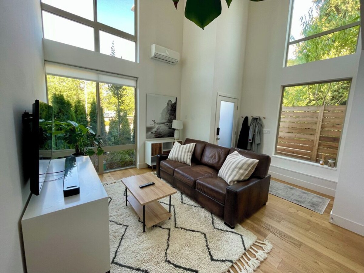 Modern and Airy home near UW & Seattle Children’s