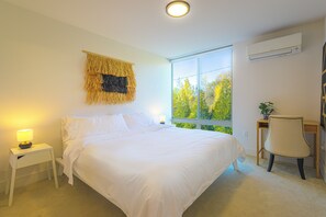 2 bedrooms, desk, iron/ironing board, free WiFi - Modern and Airy home near UW & Seattle Children’s (Seattle)