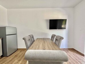 Dining - Holiday apartment with terrace, 50m from the sea (Dramalj)