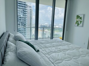 2 bedrooms, WiFi - location location location just monthly reservation (Miami)