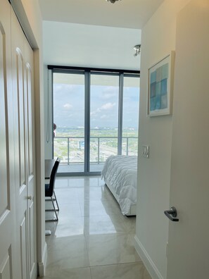 2 bedrooms, WiFi - location location location just monthly reservation (Miami)