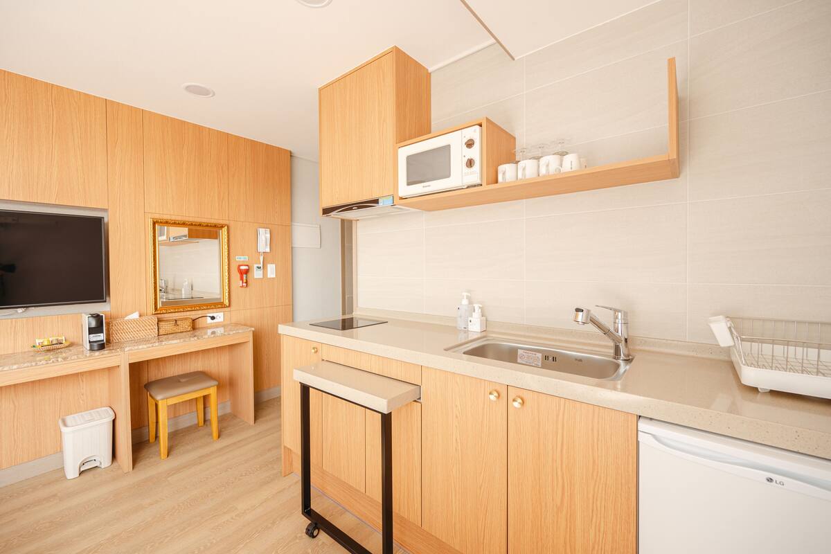 Mini-fridge, microwave, espresso maker, coffee/tea maker