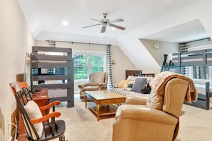 5 habitaciones, tabla de planchar con plancha, wifi y ropa de cama 