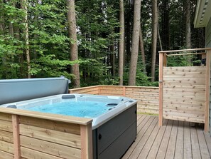 Tina de hidromasaje al aire libre