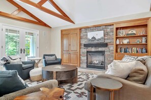 TV, fireplace, offices