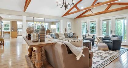 Hot Tub, Great Living Space - Fairbanks Haven