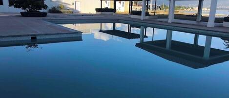 حمّام سباحة خارجي