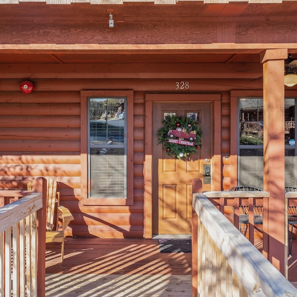 Cozy cabin with a simple, rustic design and a clear view of the surrounding area.