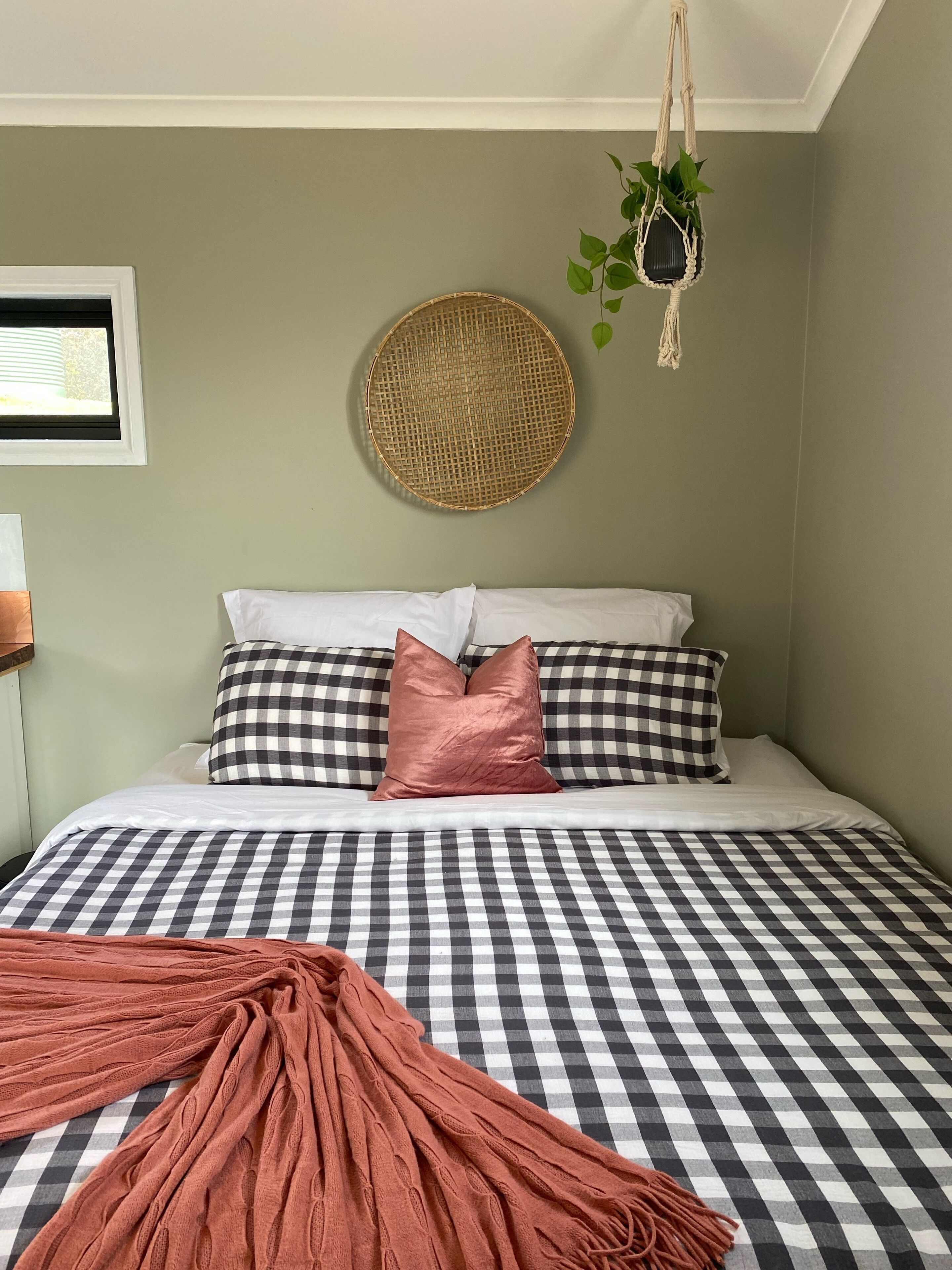 1 間睡房、書桌、床單