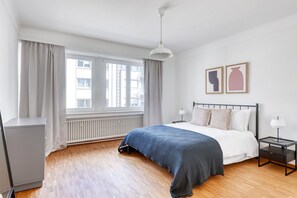 2 bedrooms, iron/ironing board, WiFi, bed sheets - Sleek Limpertsberg 2BR w/ Balcony, nr Bus Station, by Blueground (Luxembourg)