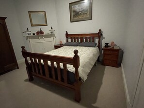 1 Schlafzimmer, Schreibtisch, Bügeleisen/Bügelbrett, kostenloses WLAN