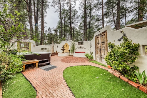 Paradise | Mountain Charm, Hot Tub Nights & Outdoor Gathering Spaces