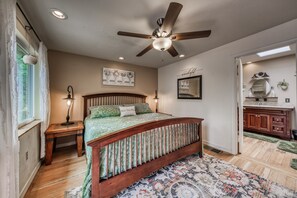 3 slaapkamers, een strijkplank/strijkijzer, gratis wifi, beddengoed