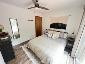 2 bedrooms, desk, iron/ironing board, free WiFi