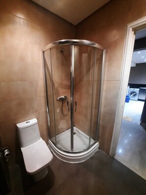 Ducha, toallas, jabón