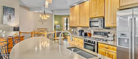 Geladeira, micro-ondas, fogão, cooktop