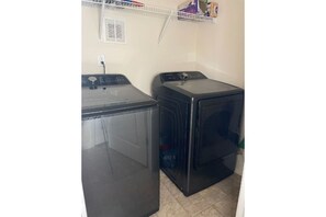 Interior - Quiet Modern Space Close to Outdoor Activities (Charlotte)