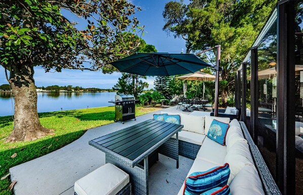 Outdoor dining - Boat house on the gulf - 4 bedrooms / 3 bathrooms (Tarpon Springs)