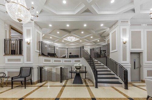 Luxury Living In In An Opulent Tridel Bldg In The Prestigious Bridle Path area..