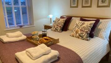 2 bedrooms, iron/ironing board, travel cot, free WiFi