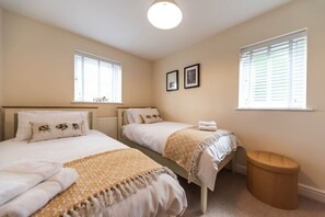 2 bedrooms, iron/ironing board, travel cot, free WiFi