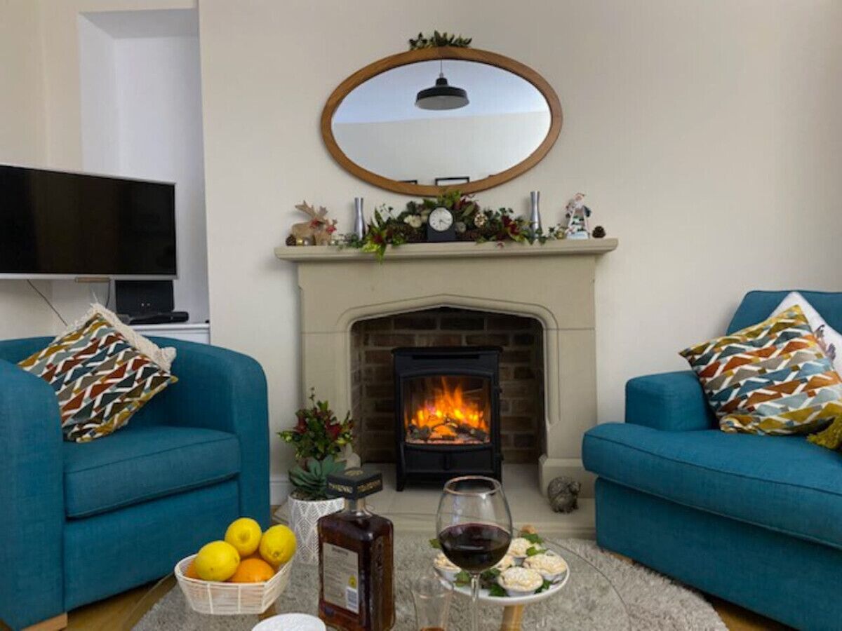 Smart TV, fireplace