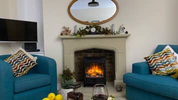 Smart TV, fireplace