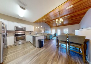 冰箱、微波炉、烤箱、炉灶