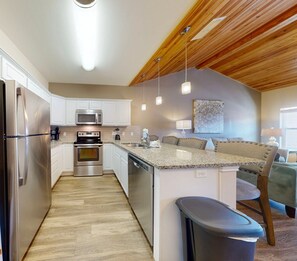 冰箱、微波炉、烤箱、炉灶