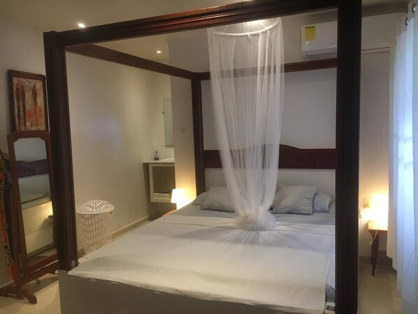 1 bedroom, iron/ironing board, WiFi, bed sheets - Very Charming 1-Bed Studio-Apartment in Paramaribo (Paramaribo)