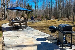 Outdoor dining - Countless Adventures - Dolly Sods Access & Hot Tub (Davis)