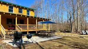 Outdoor dining - Countless Adventures - Dolly Sods Access & Hot Tub (Davis)