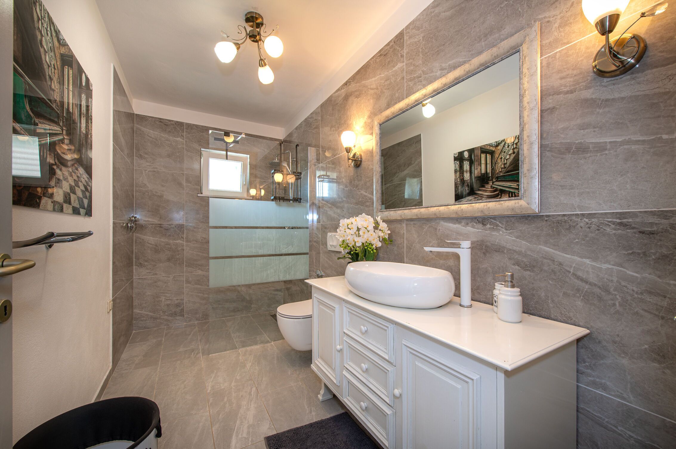 Villa | Bathroom | Shower, towels, toilet paper