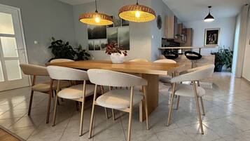 Villa | Dining