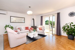 Villa | Sala de estar | Chimenea 