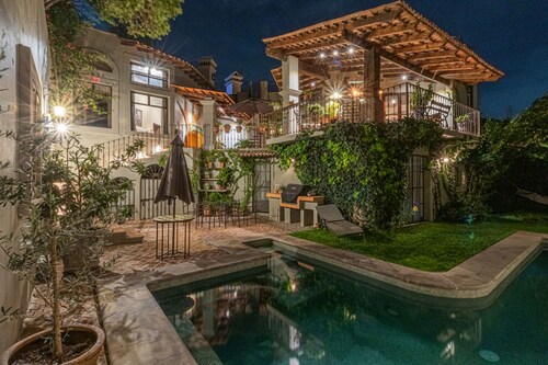 HOLT - Classic Chalet with Pool Overlooking Parroquia