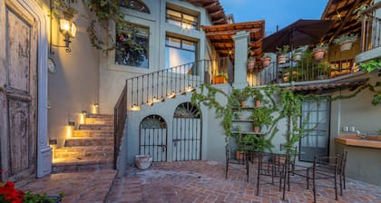 HOLT - Classic Chalet with Pool Overlooking Parroquia