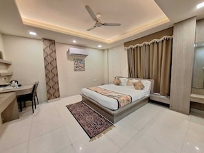 Family Studio Suite | Premium bedding, desk, blackout drapes, iron/ironing board - Hotel Mayur Palace (Bhopal)