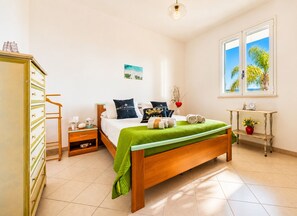 3 bedrooms, iron/ironing board, WiFi