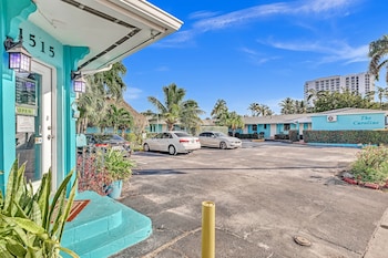 Hotel Exterior at The Caroline