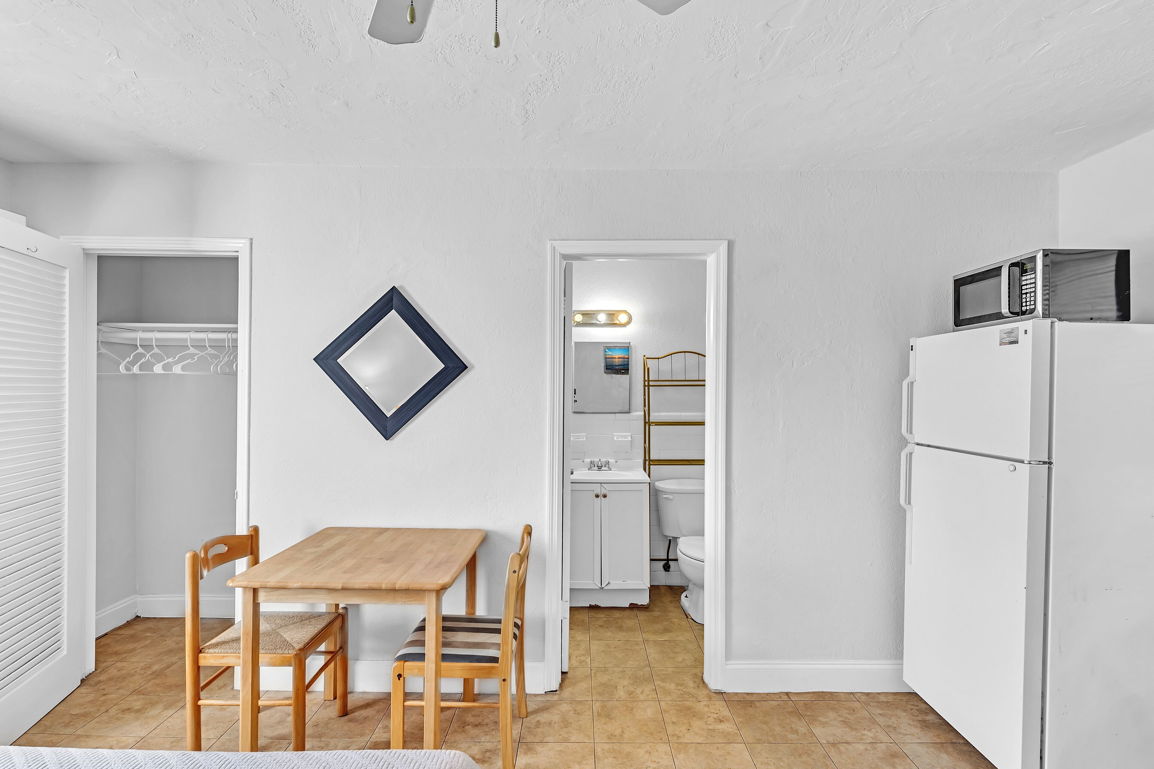 Caja de seguridad en la habitación y decoración personalizada 