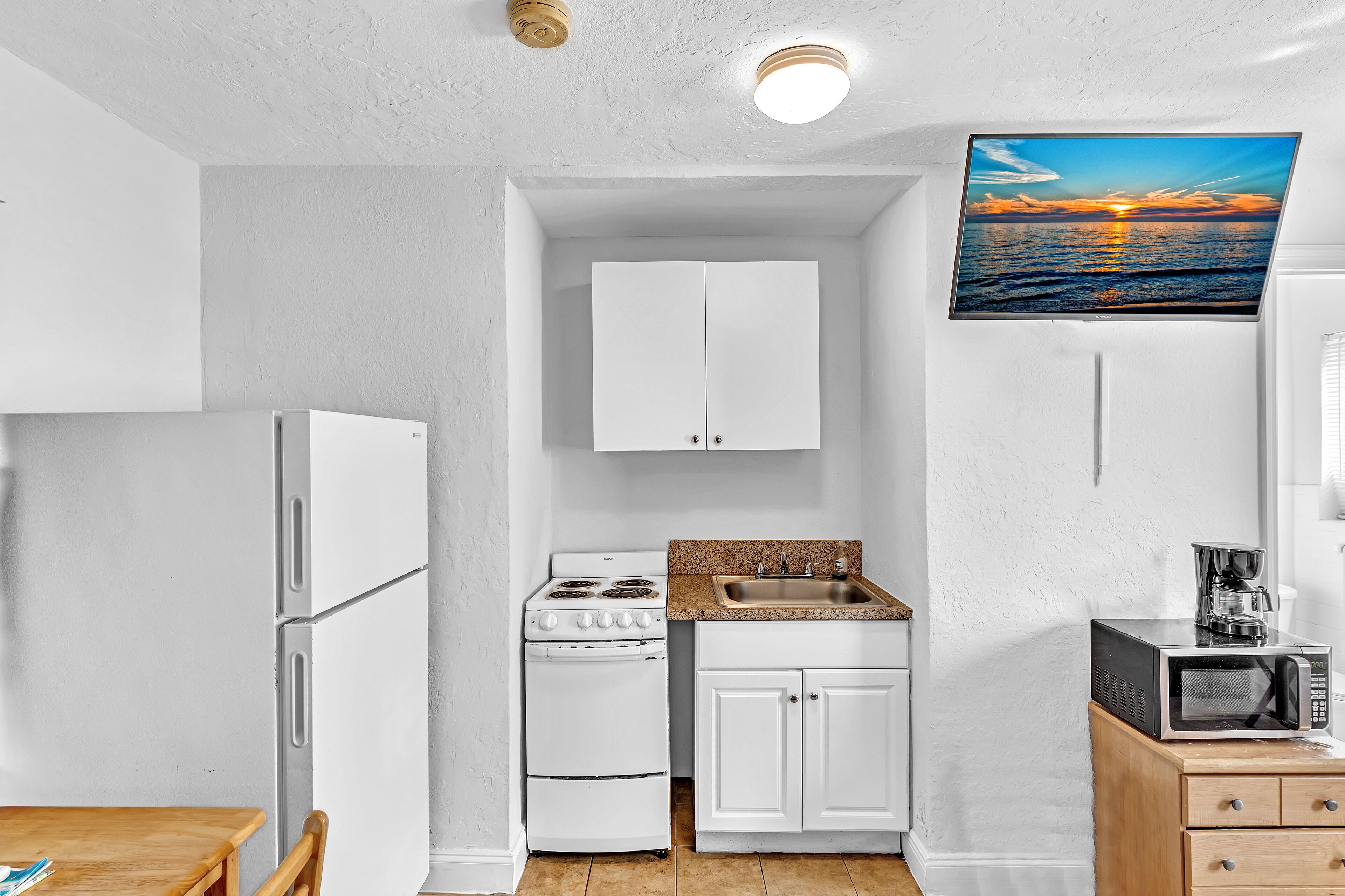 Microondas, horno, utensilios de cocina, freezer