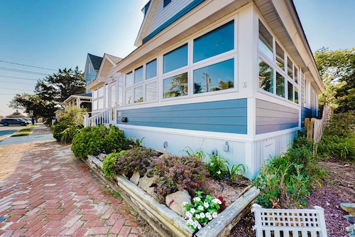 Rehoboth Beach dog-friendly home w/ ocean view, central AC, & fast WiFi