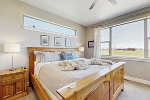 3 bedrooms, desk, iron/ironing board, WiFi
