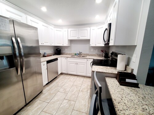 Beautiful New Villa located 30 mins from Tampa